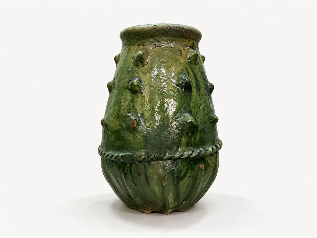 Dotted pot